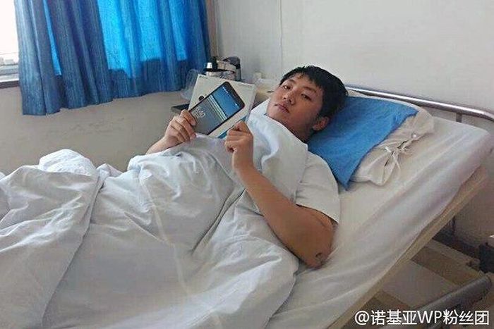 Lucky survivor, Geng, with his new phone from Microsoft China