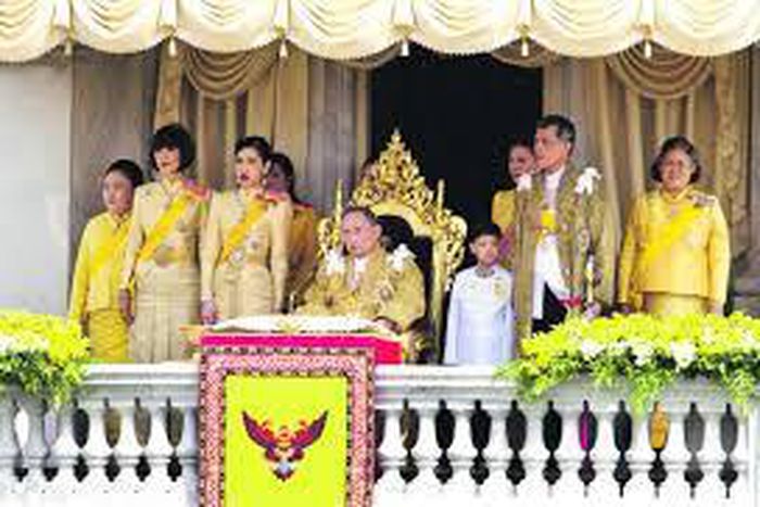 Thai military court jails ten for insulting monarchy