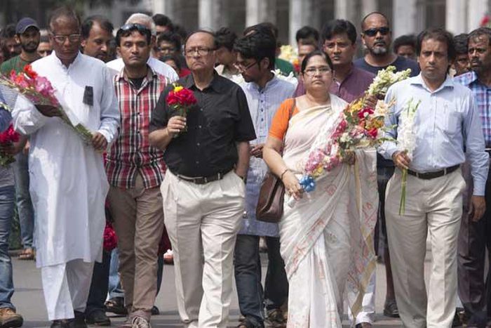 Blogger hacked to death in Bangladesh, fourth this year