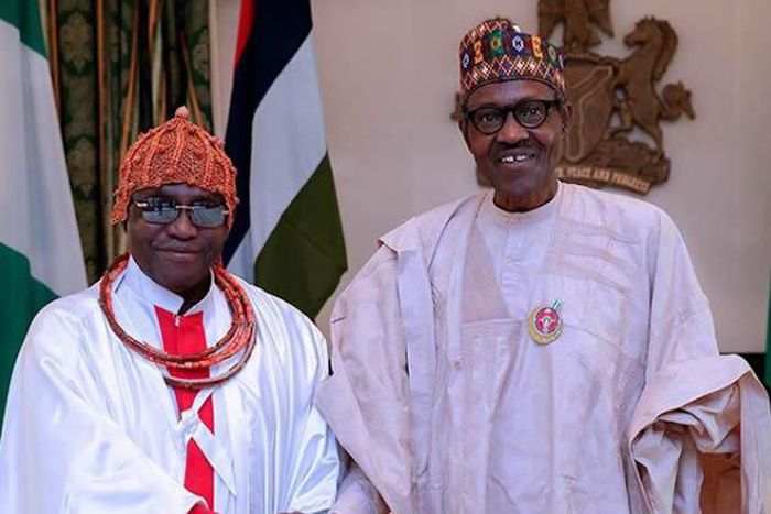 Oba of Benin, His Royal Majesty, Omo N’Oba Uku Akpolokpolo, Oba Ewuare II (L) and President Buhari (R)