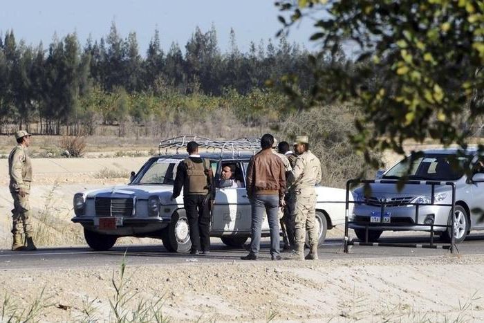 Egyptian security personnel check cars at a checkpoint near the site, where separate attacks on security forces in North Sinai on Thursday killed 30 people, in Arish, North Sinai, Egypt, January 31, 2015. REUTERS/Stringer