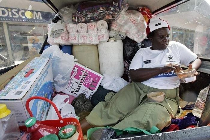 A  Zimbabwean woman  sits in the back of a truck loaded with groceries she purchased in Messina, South Africa, April 14, 2008.   REUTERS/Philimon Bulawayo