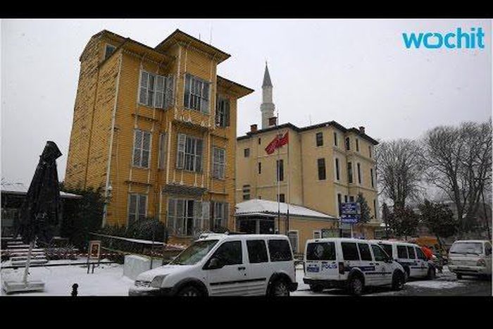 Attackers open fire U.S. consulate in Istanbul - CNN Turk