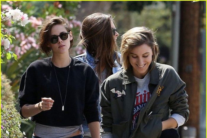 Kristen Stewart and girlfriend, Alicia Cargyle go on lunch date in Los Angeles