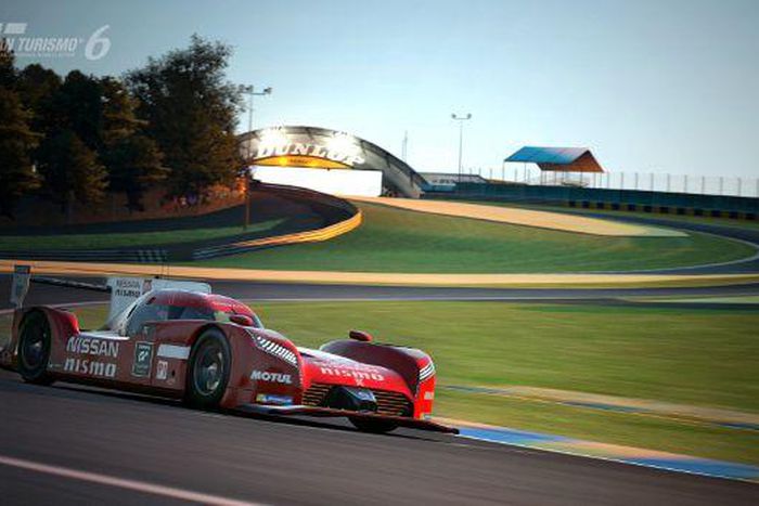 The GT-R LM racer in the GT6 gameplay.