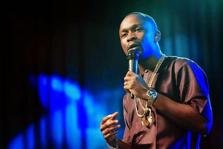 Ushbebe performing at an event