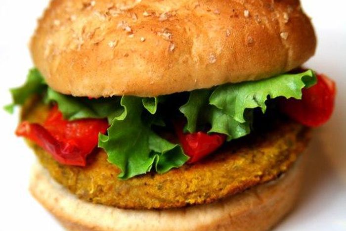 Sweet potato, chickpea and quinoa veggie burger