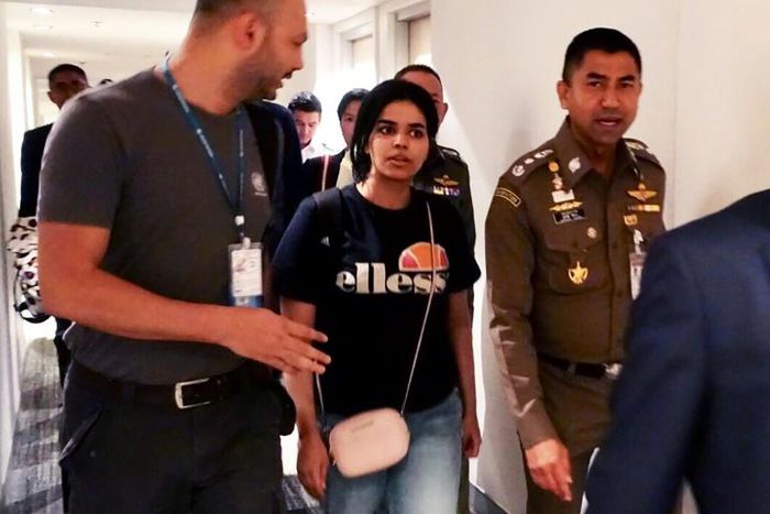 Rahaf Mohammed al-Qanun (C) has deactivated her Twitter account, which had helped her to highlight her plight and avoid deportation from Thailand