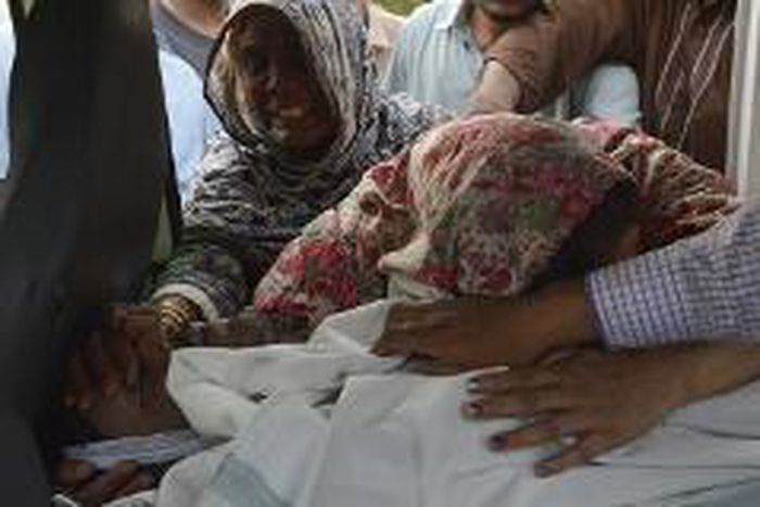 Relatives of convicted murderer Aftab Bahadur Masih mourn beside his body after his execution in Lahore, on June 10, 2015