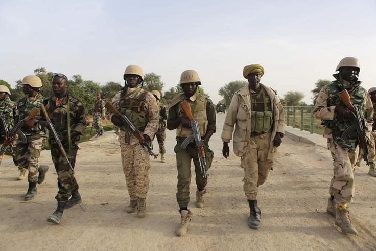 Nigerien soldiers patrol on a bridge above the Komadougou Yobe river which separates Niger from Nigeria in Diffa, Niger, March 25, 2015. REUTERS/Joe Penney