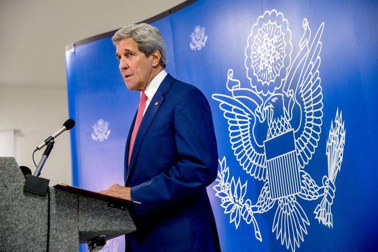 U.S. Secretary of State John Kerry gives a statement after meeting with Somalia's President Hassan Sheik Mohamud and Prime Minister Omar Abdirashid Ali Sharmarke at the airport in Mogadishu, Somalia, Tuesday, May 5, 2015. REUTERS/Andrew Harnik/Pool