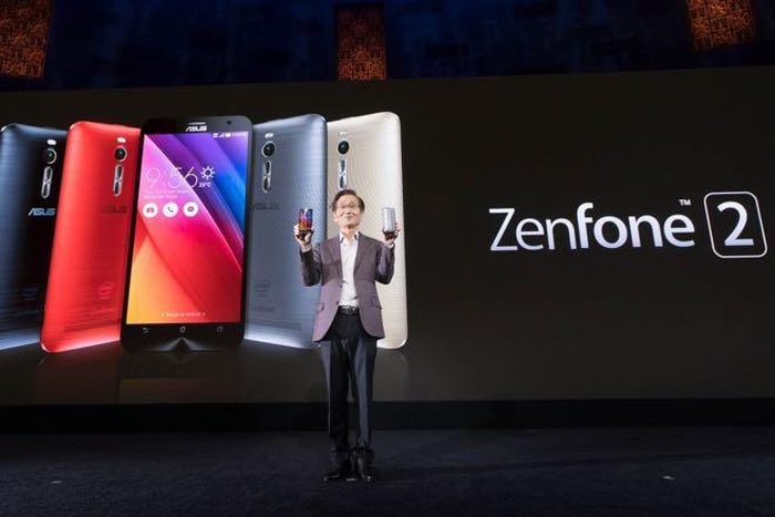 Asus official at the launch of the 128GB phone.