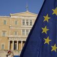 The European Union flag is seen in front of the parliament building during a Pro-Euro rally in Athens, Greece, July 9, 2015.    REUTERS/Yannis Behrakis