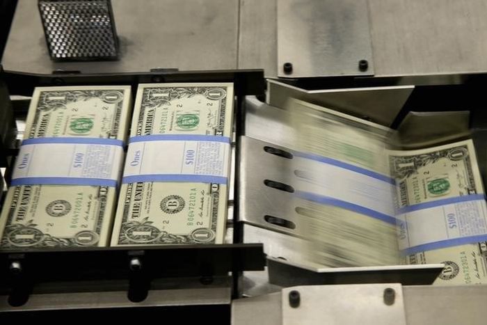 United States one dollar bills are put in packaging bands during production at the Bureau of Engraving and Printing in Washington November 14, 2014.   REUTERS/Gary Cameron