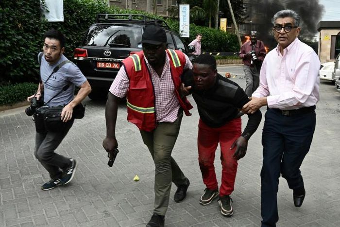 A survivors eascorted to safety during the Dusit D2 Al Shabaab attack (Twitter)