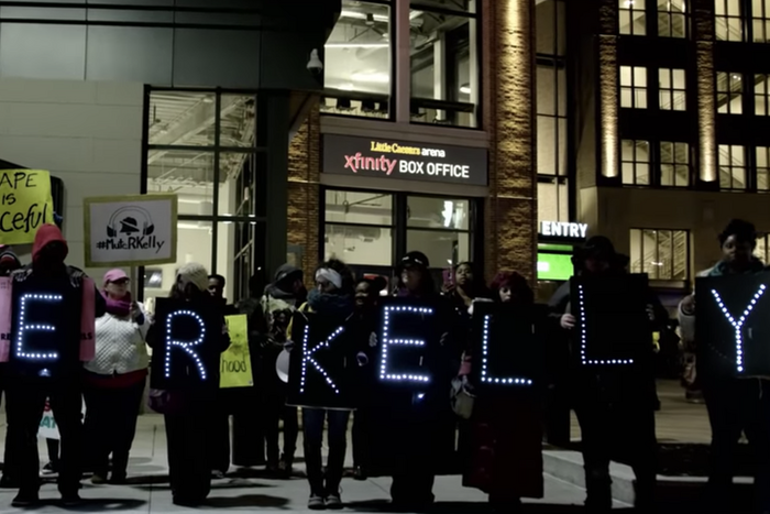 While protests against R Kelly spread in his Chicago hometown, some fans visited a newly-opened club to show him some support. - Business Insider