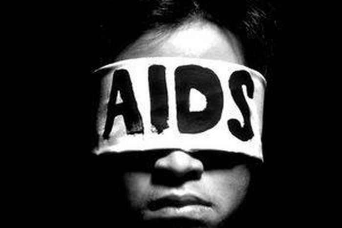 While vacationing at his grandmother's residence in the Murewa district located in Zimbabwe's capital, Harare, a 10-year-old boy is discovered with genital warts after HIV-positive convict infected him. [Talking Drugs]