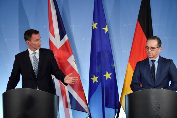 Britain's Foreign Secretary Jeremy Hunt (L) and German Foreign Minister Heiko Maas give a press conference following talks on February 20, 2019 in Berlin