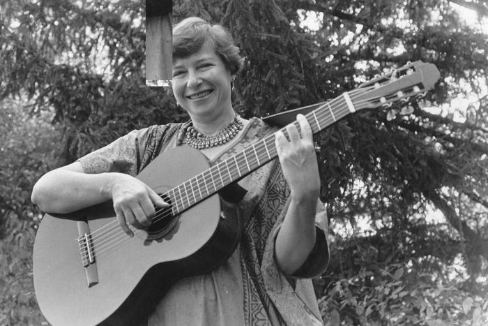 Jacqueline Steiner, 94, Lyricist Who Left Charlie on the MTA, Dies