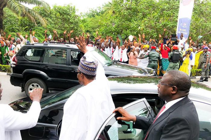 Buhari waving to supporters at a recent visit to Lagos, the commercial nerve centre