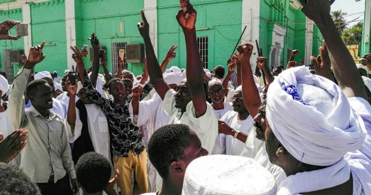 Sudan police confront rallies as Bashir blames media | Pulse Nigeria