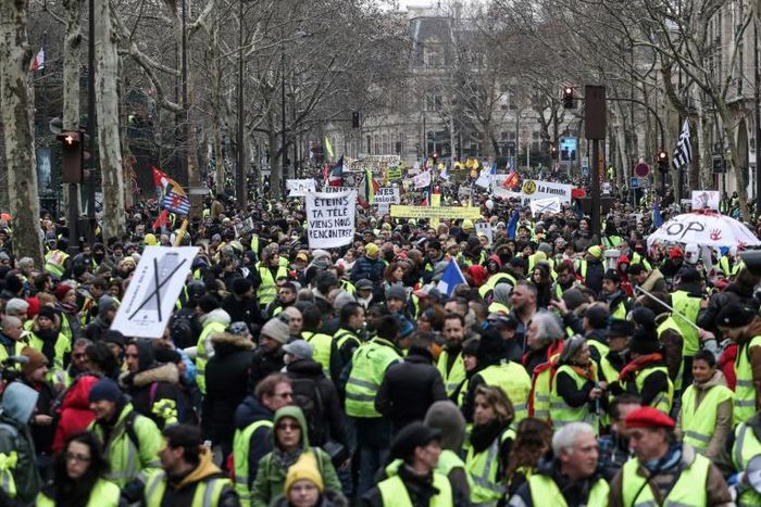 'Switch off your telly. Come and meet us': thousands of 'yellow vest' demonstrators marched in Paris