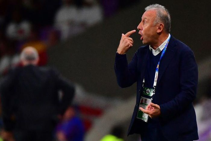 United Arab Emirates' coach Alberto Zaccheroni gestures to his players during their Asian Cup quarter-final win against Australia