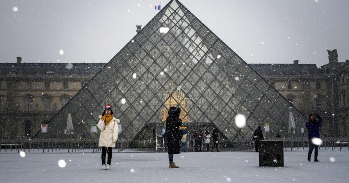 Snowboards out as Paris gets first taste of snow | Pulse Nigeria
