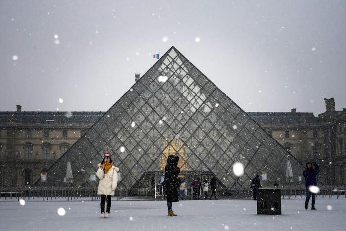 Snowboards out as Paris gets first taste of snow | Pulse Nigeria