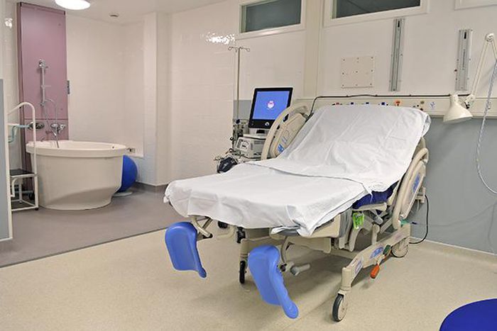 25-year-old woman gives birth naturally to 7 babies at once