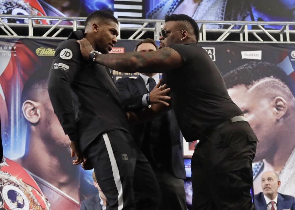 Jarrell Miller pushes Anthony Joshua