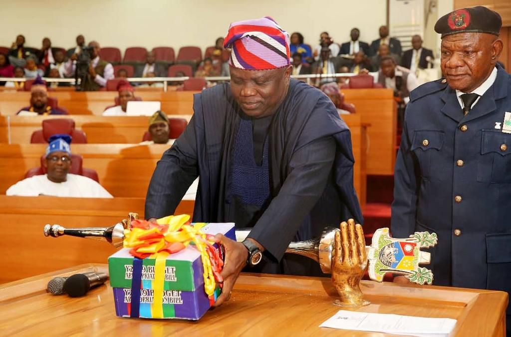 Lagos State governor, Akinwunmi Ambode, presents 2019 budget to the state's House of Assembly [Twitter/@AkinwunmiAmbode]