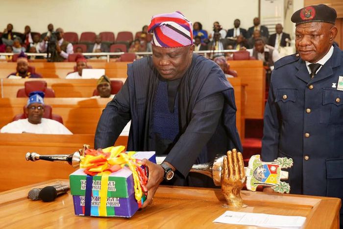 Lagos State governor, Akinwunmi Ambode, presents 2019 budget to the state's House of Assembly [Twitter/@AkinwunmiAmbode]