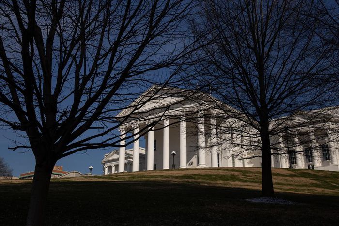 Virginia's Governor Refuses to Quit as Outcry Grows Over Photo