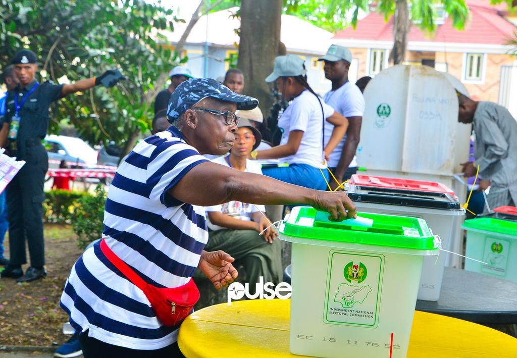 A woman casting her vote in VGC