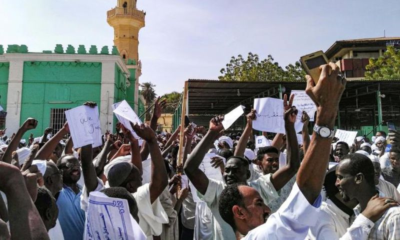 Sudanese protesters rally in the capital Khartoum's twin city of Omdurman on January 25, 2019