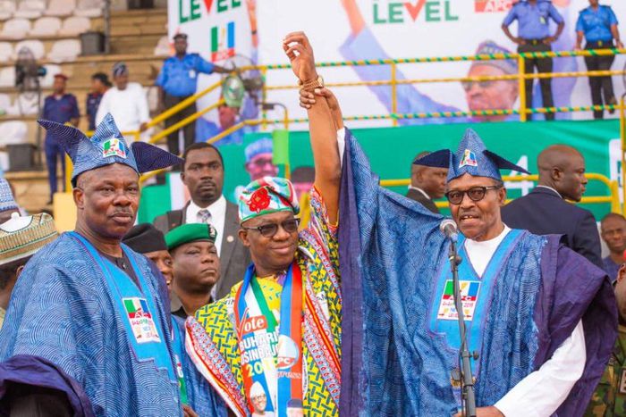 President Muhammadu Buhari (right) endorses Dapo Abiodun (centre) as the APC's Ogun governorship candidate, despite the public objection of Governor Ibikunle Amosun (left) [Ayodeji Ogunro]