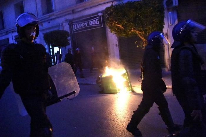 Clashes broke out Friday as some protestors headed towards the presidential palace in Algiers and were blocked by security forces