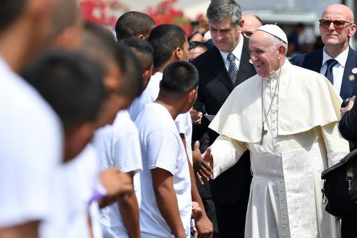 Pope Francis (R) greets young detainees before leaving Las Garzas youth detention centre in Pacora, on the outskirts of Panama City, on January 25, 2019, during his visit to Panama for World Youth Day