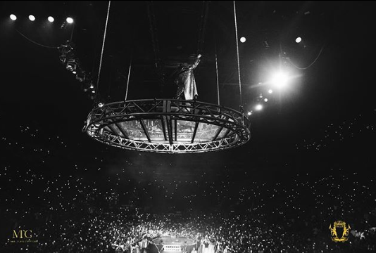 Davido's epic entrance at the O2 Arena [MichaelTubesCreation]