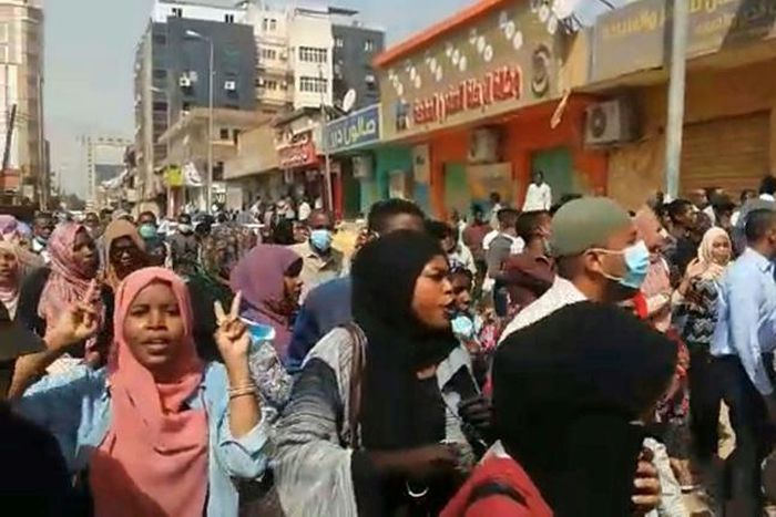 People chanting and shouting during a protest on January 17, 2019 calling for the resignation of the Sudanese President Omar al-Bashir in the capital Khartoum