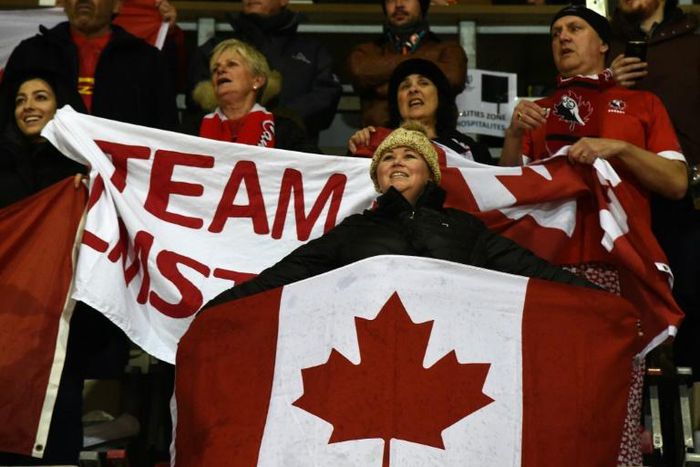 Canada's top court has confirmed expatriates' voting rights, striking down a law that denied them from casting a ballot if they have lived abroad for five years or more