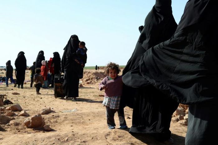 Civilians fleeing from fighting between Syrian Democratic Forces (SDF) and Islamic State (IS) jihadists in the frontline village of Baghuz, await to be screened and registered by the SDF in eastern Deir Ezzor province on January 31, 2019