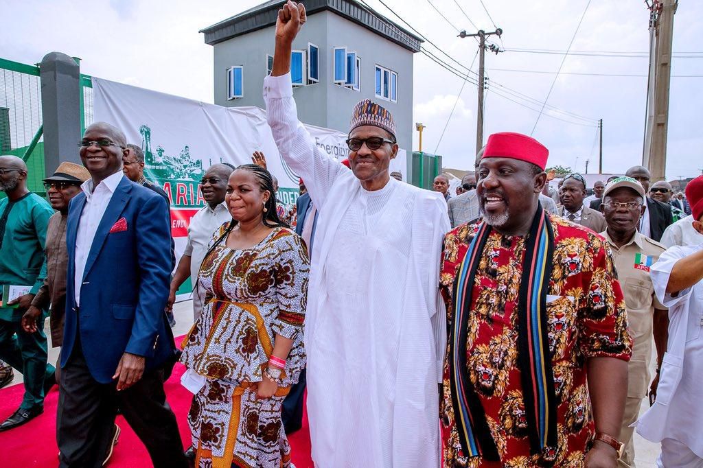 President Muhammadu Buhari with Governor Rochas Okorocha and other APC chieftains on a campaign tour