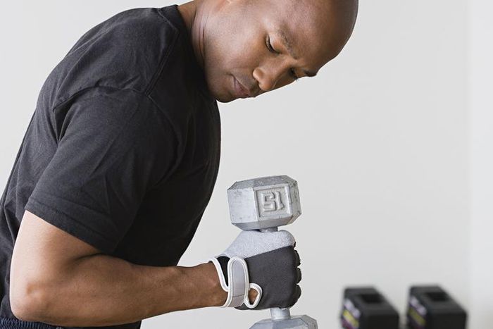 Should You Ever Wear Weightlifting Gloves?