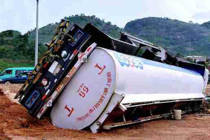 Truck crushes mother, child, one other to death in Ogun
