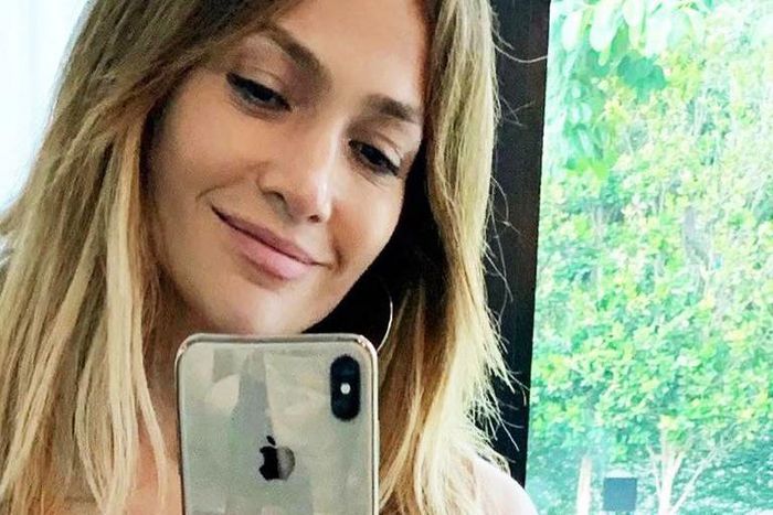 J.Lo Shows Off Her Abs After 4 Days Of No Sugar