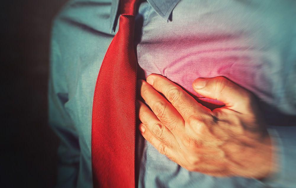 6 Harrowing Signs a Heart Attack Might Be In Your Near Future