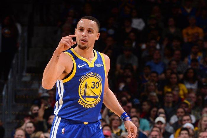 Steph Curry led the Warriors as they returned to the top of the Western Conference [NBA]