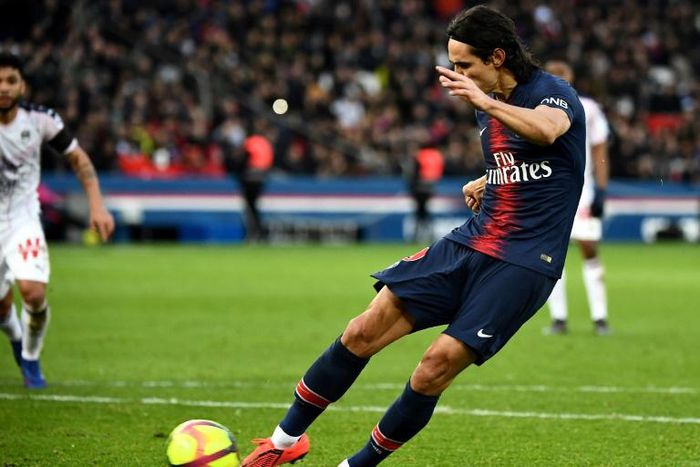 Edinson Cavani smashed home the match-winning penalty but then left the game hurt